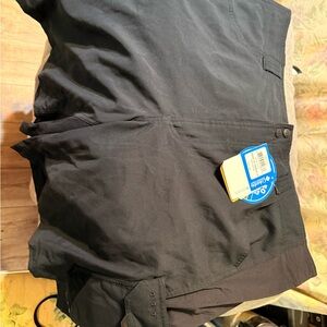 Men's Columbia PFG Omni-Shade Black athletic cargo Shorts